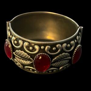 VTG Silver Tone Etched Floral Cabochon Bracelet w/Red Glass Stones Hinged Gift